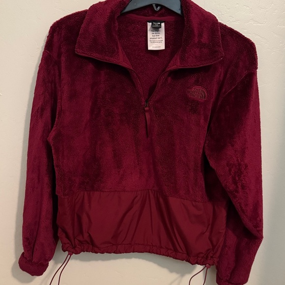The North Face Women's Deep Red Teddy Jacket
Great for the ❄️ winter season ❄️ - Picture 8 of 9